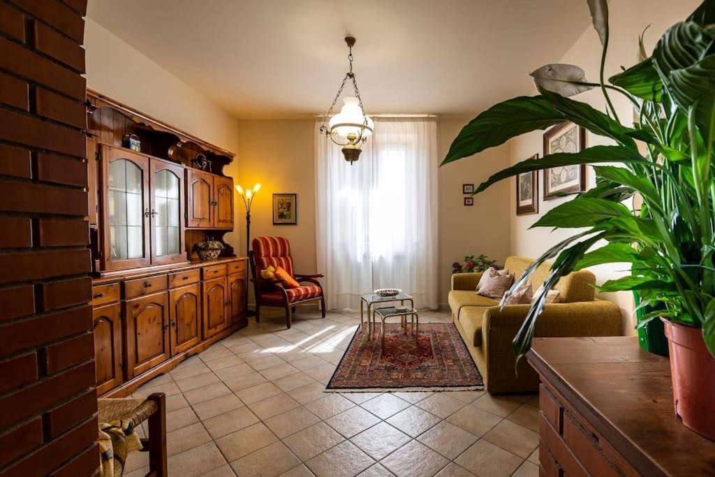 Casa Vacanze Santa Maria Черталдо Екстериор снимка
