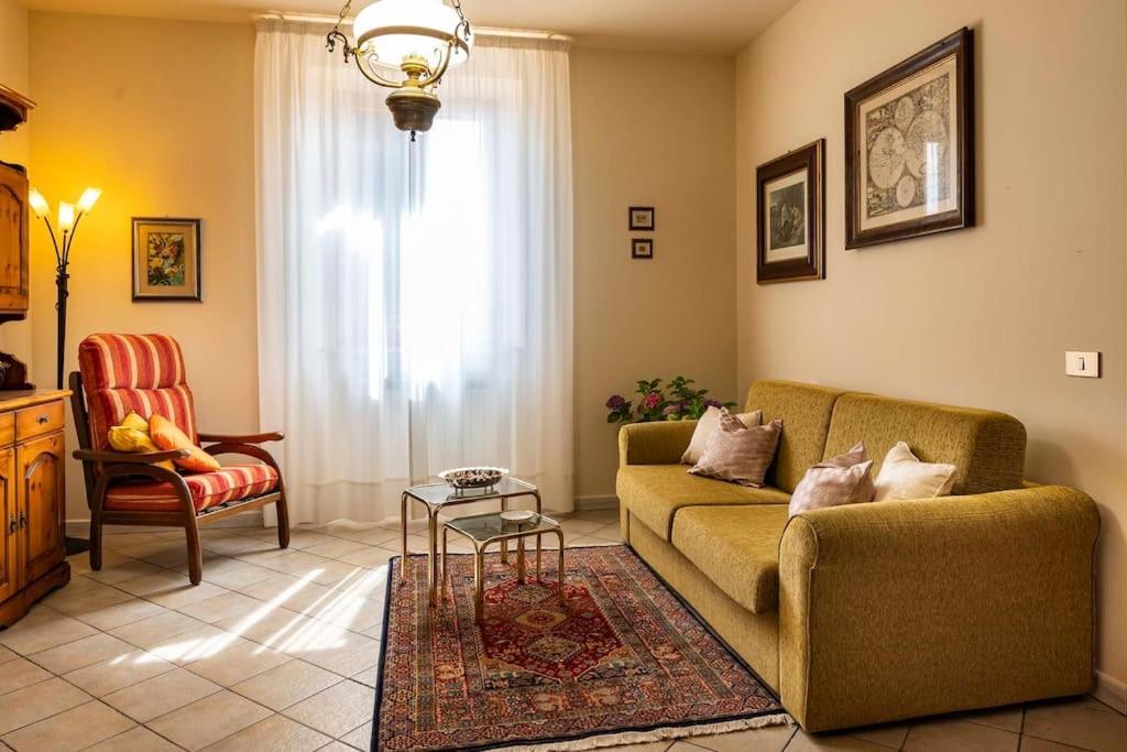 Casa Vacanze Santa Maria Черталдо Екстериор снимка