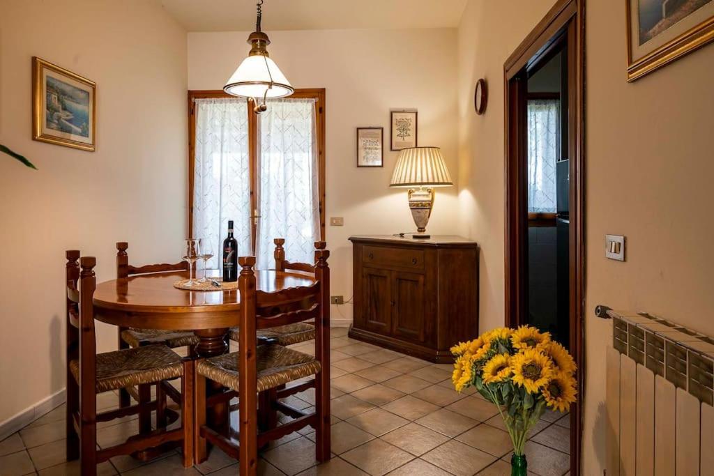 Casa Vacanze Santa Maria Черталдо Екстериор снимка
