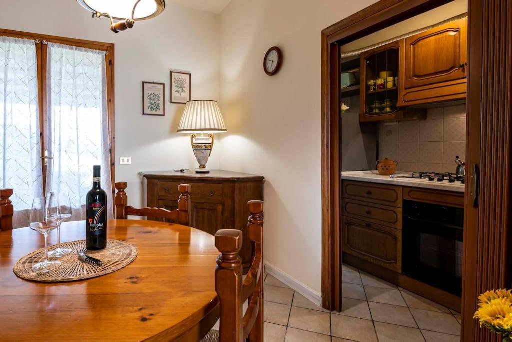 Casa Vacanze Santa Maria Черталдо Екстериор снимка