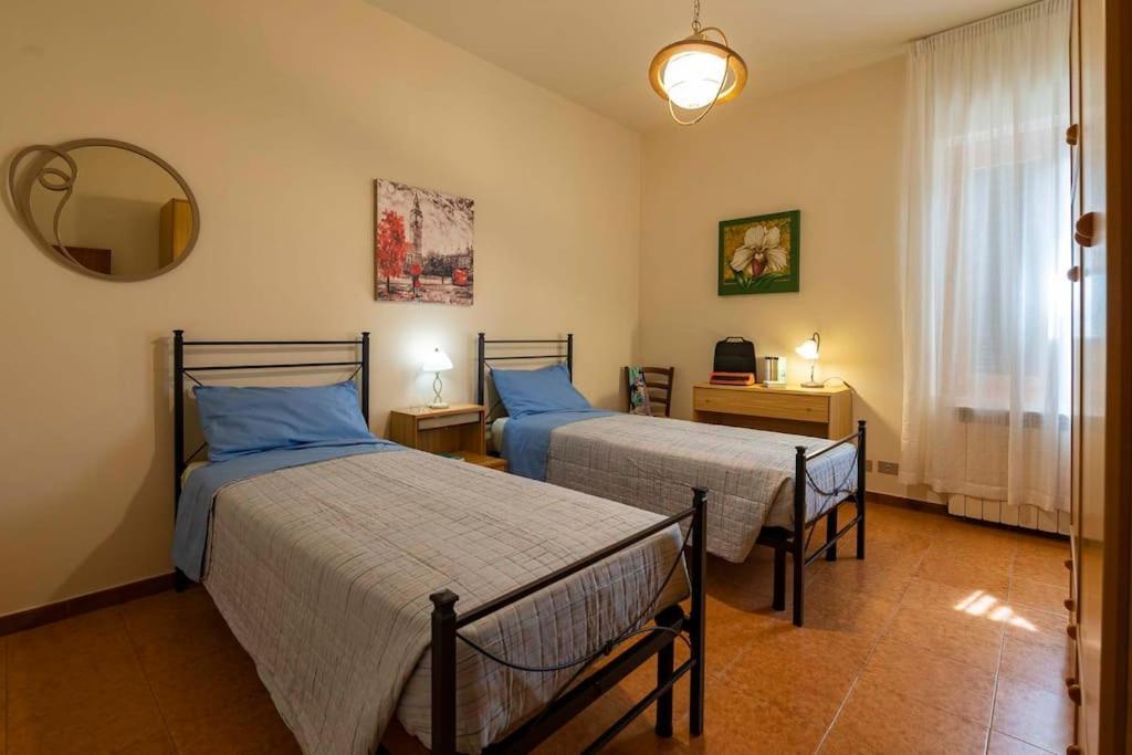Casa Vacanze Santa Maria Черталдо Екстериор снимка