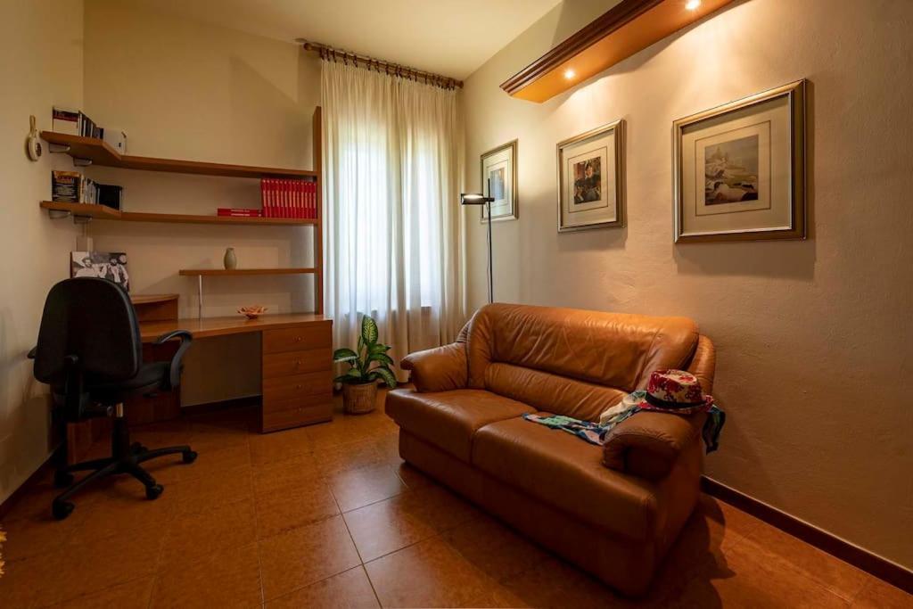 Casa Vacanze Santa Maria Черталдо Екстериор снимка