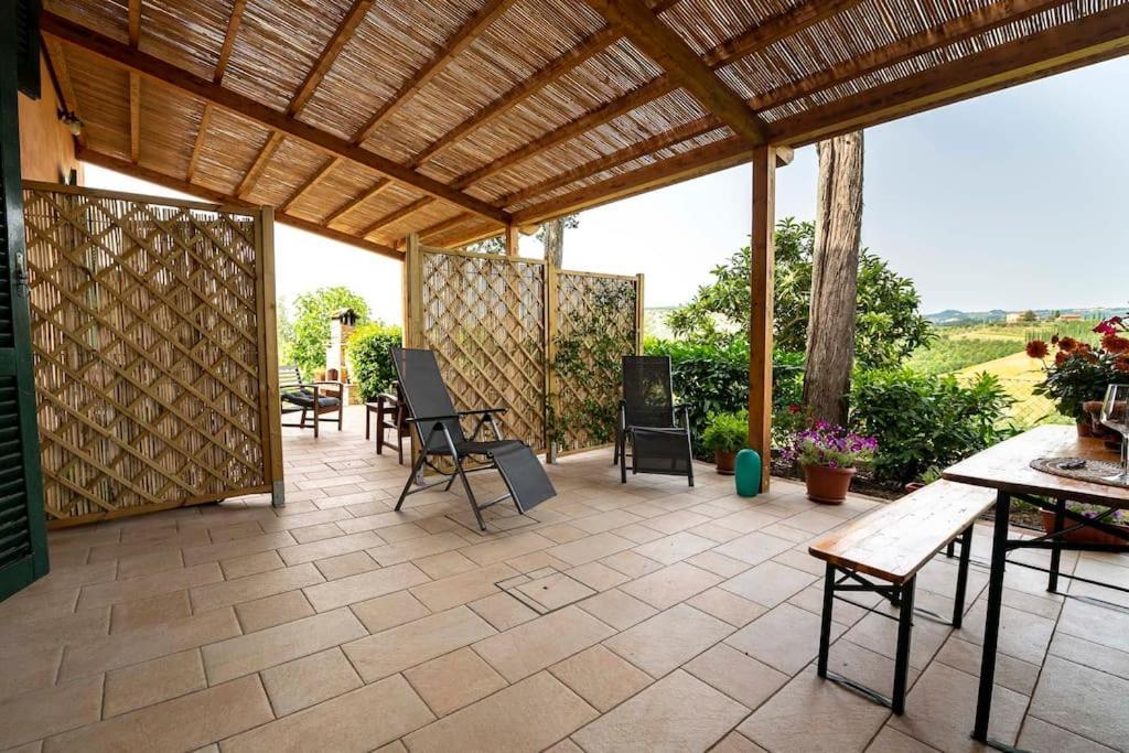 Casa Vacanze Santa Maria Черталдо Екстериор снимка