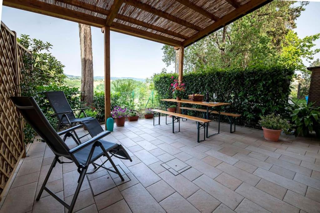 Casa Vacanze Santa Maria Черталдо Екстериор снимка